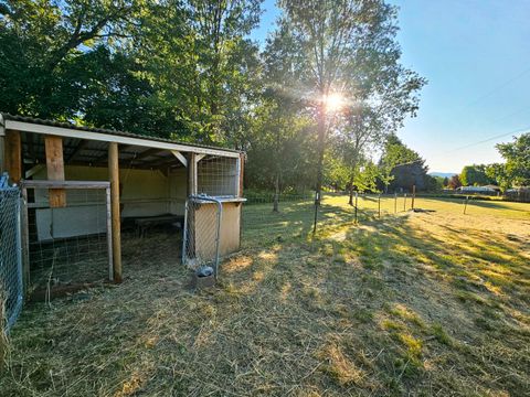 Tiny photo for 1931 Dellwood Drive, Grants Pass, OR 97526 (MLS # 220212455)