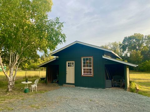 Tiny photo for 1931 Dellwood Drive, Grants Pass, OR 97526 (MLS # 220212455)