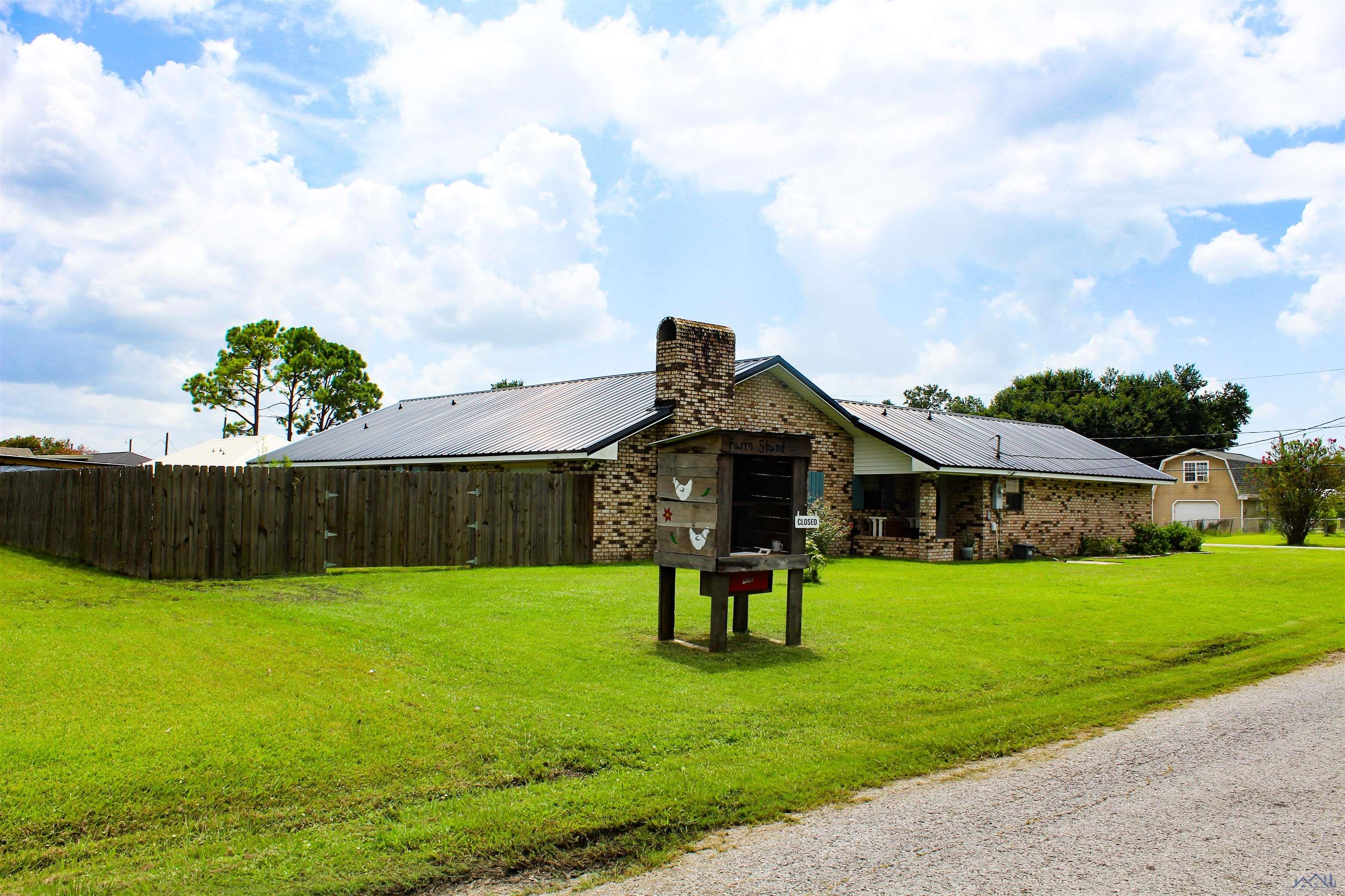 303 Sandras Street, Larose, Louisiana image 2