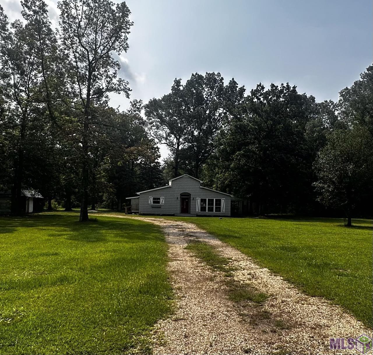 19820 Perrilloux Rd, Livingston, Louisiana image 1