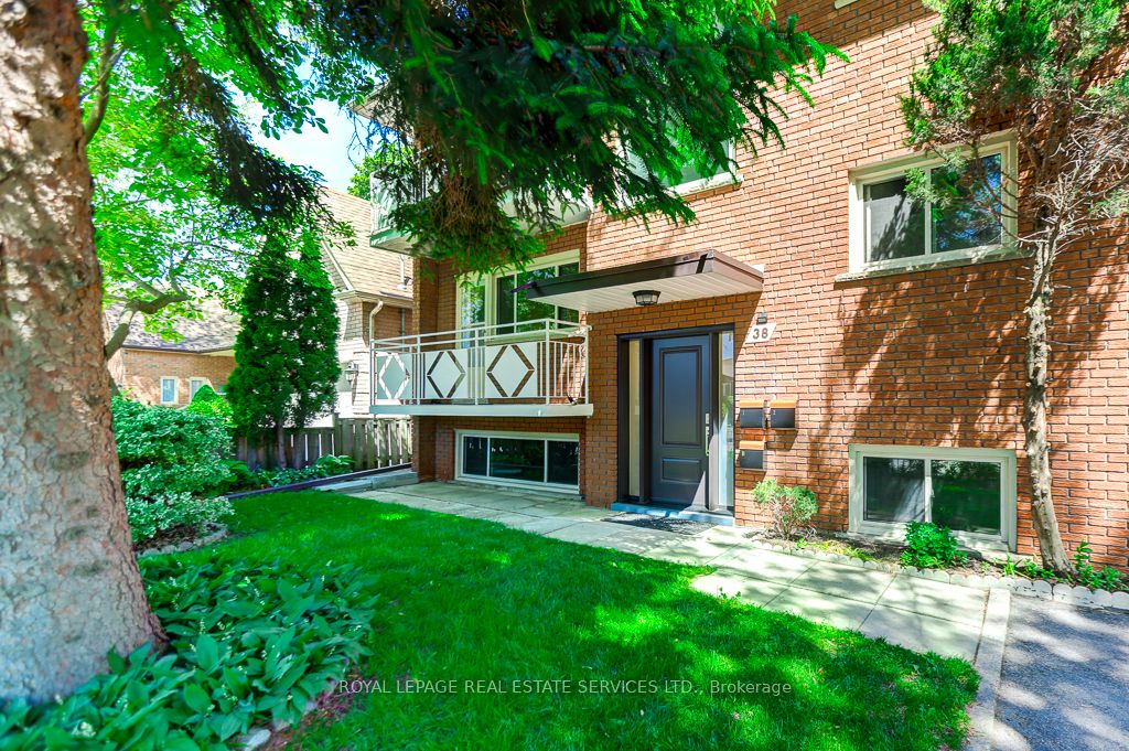Photo 1 of 44 — 38 Jellicoe Avenue, Toronto, ON M8W 1W1