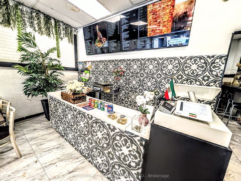 559 STEVEN Court Newmarket ON L3Y 6Z3