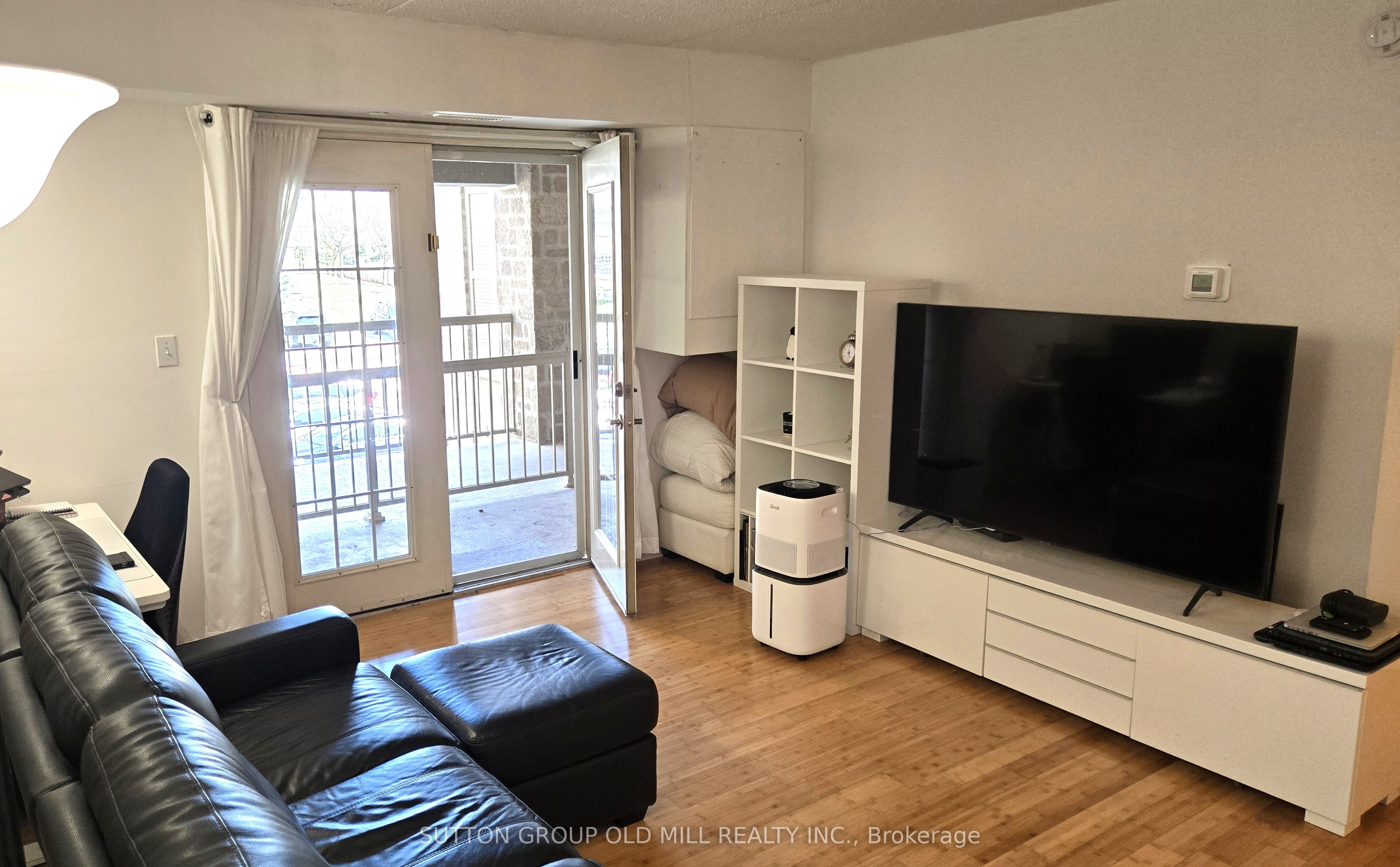 1470 Bishops Gate 208