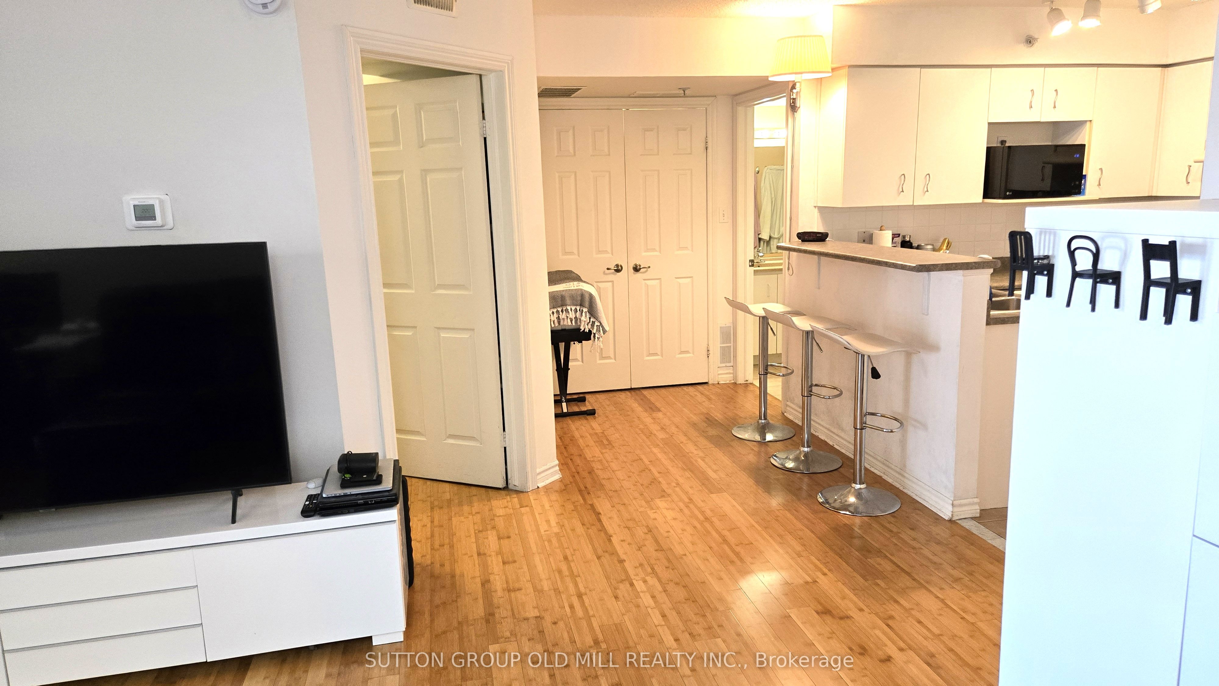 1470 Bishops Gate 208