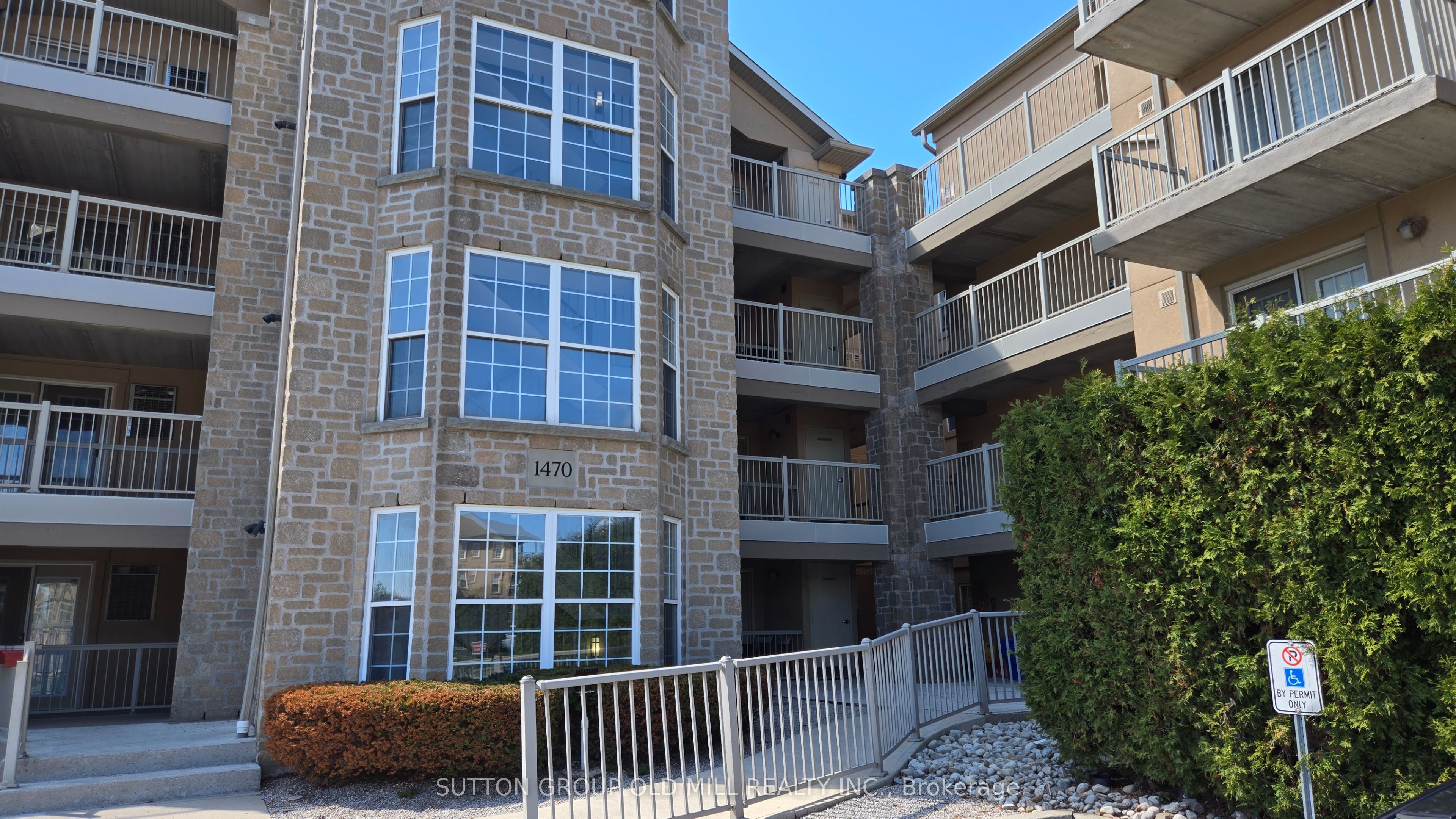 1470 Bishops Gate 208