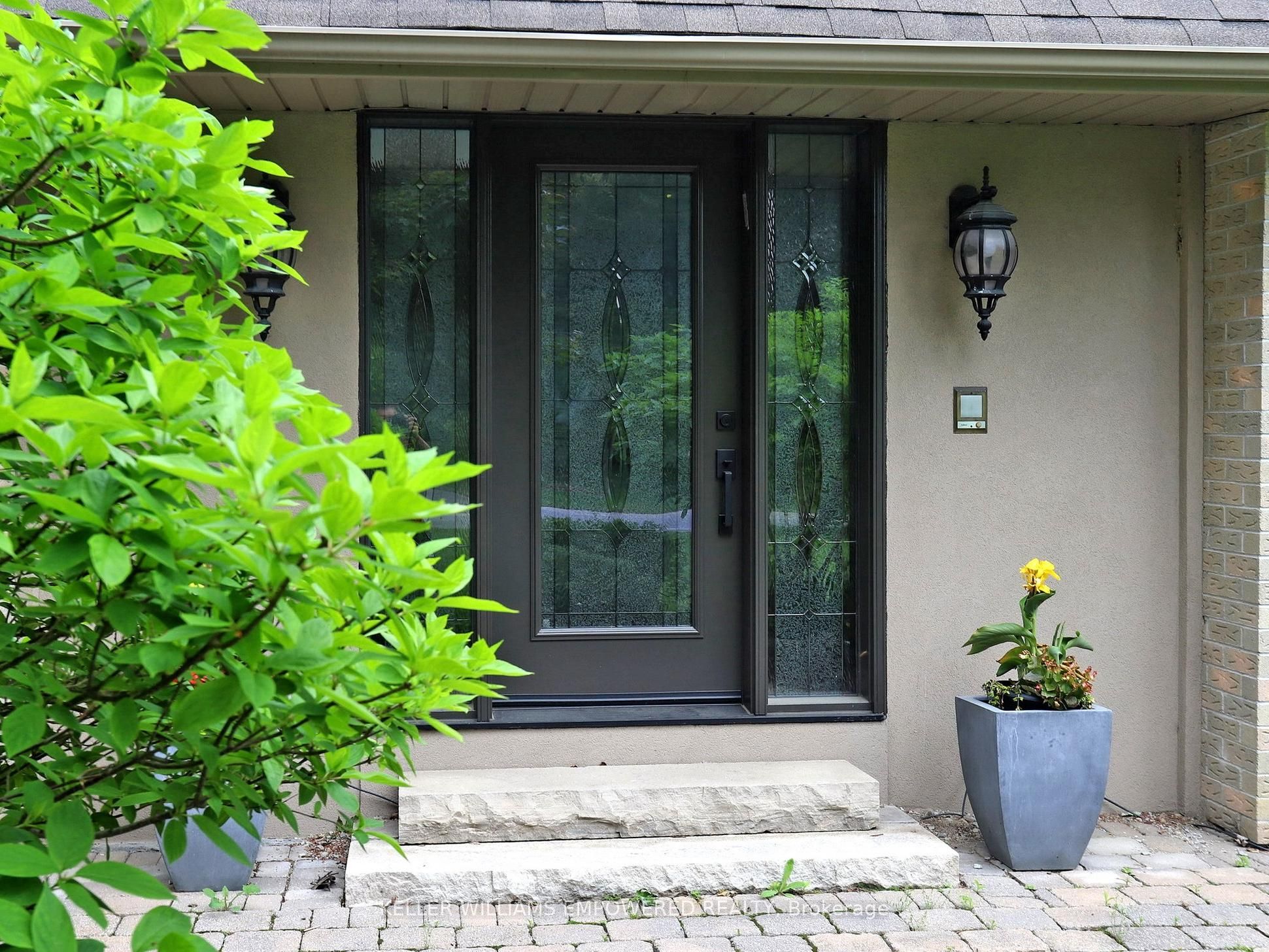 544 Woodland Acres Crescent