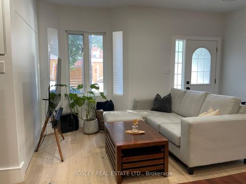 38 Jackson Place Toronto ON M6P 1T6