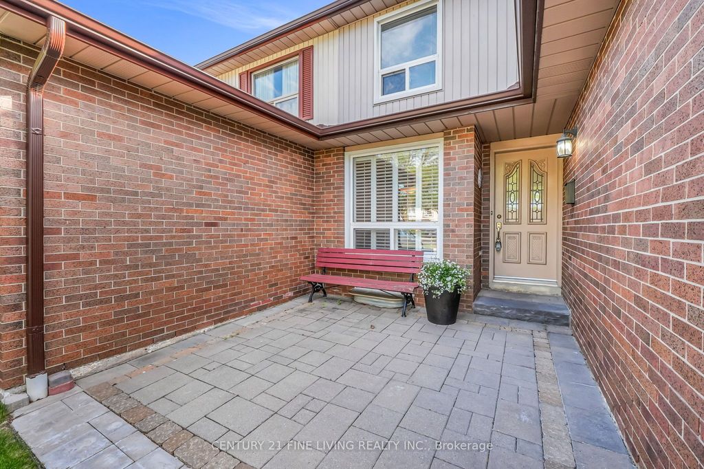 Photo of 6038 Featherhead Crescent, Mississauga, ON L5N 2B6 (MLS # W13224466)