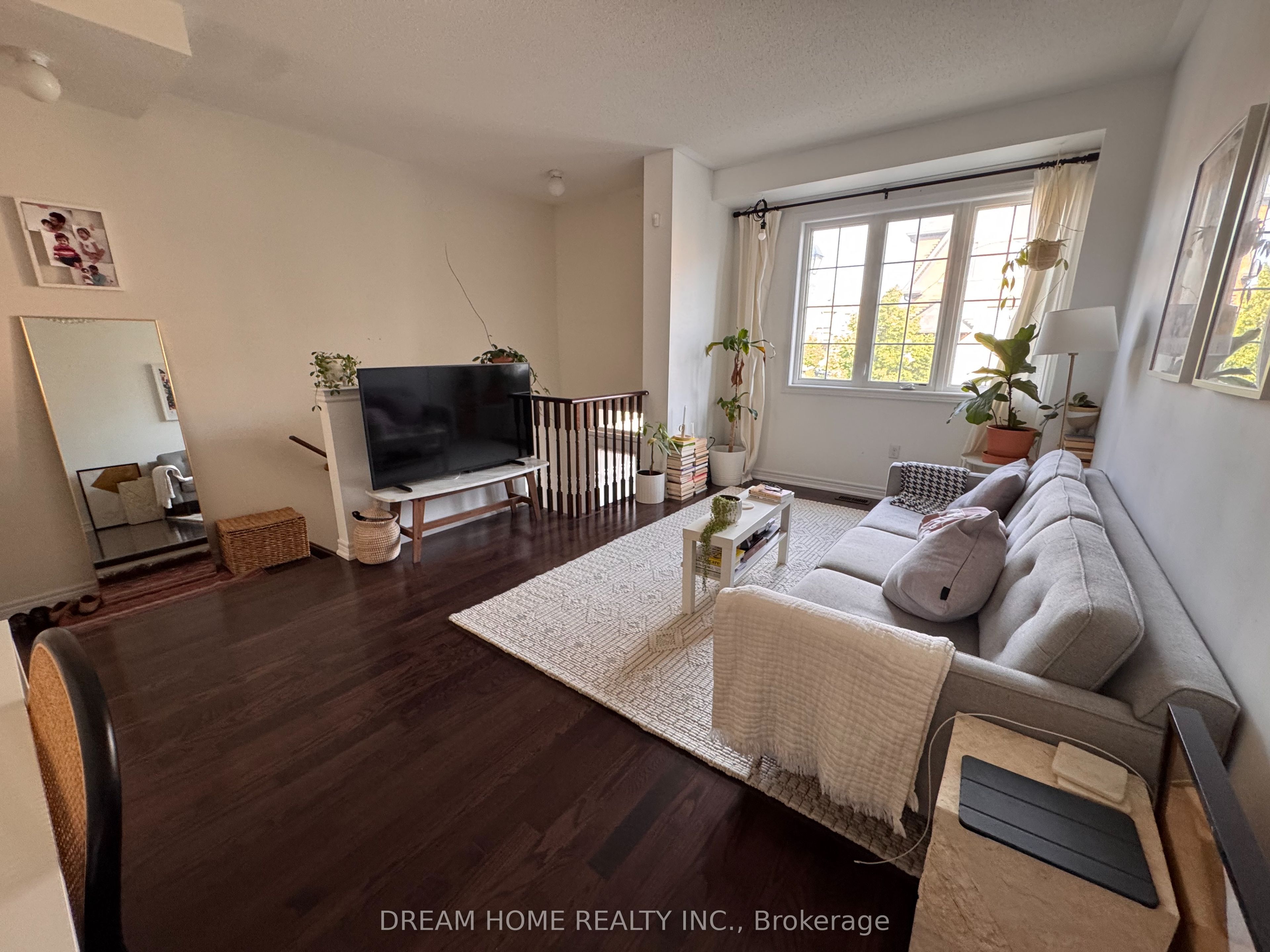 1408 Granrock Crescent