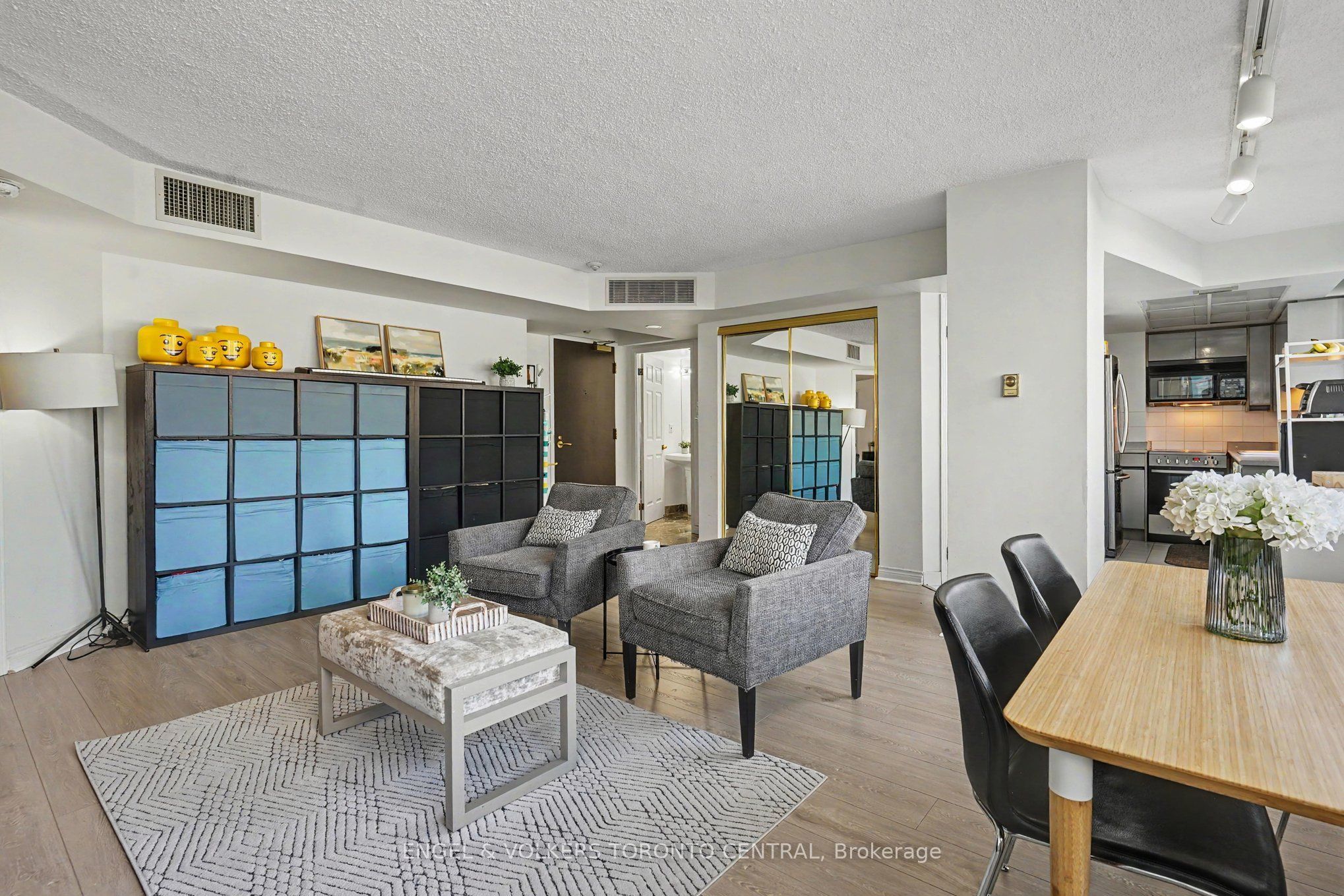 7 Broadway Avenue 601