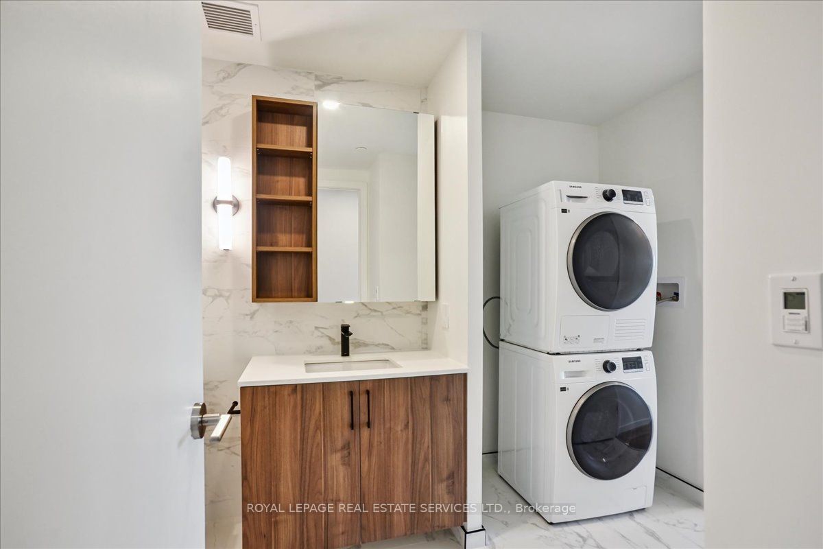 Toronto, ON M8Y 1L1, Canada, 2 Bedrooms Bedrooms, ,1 BathroomBathrooms,Residential,Active,215363