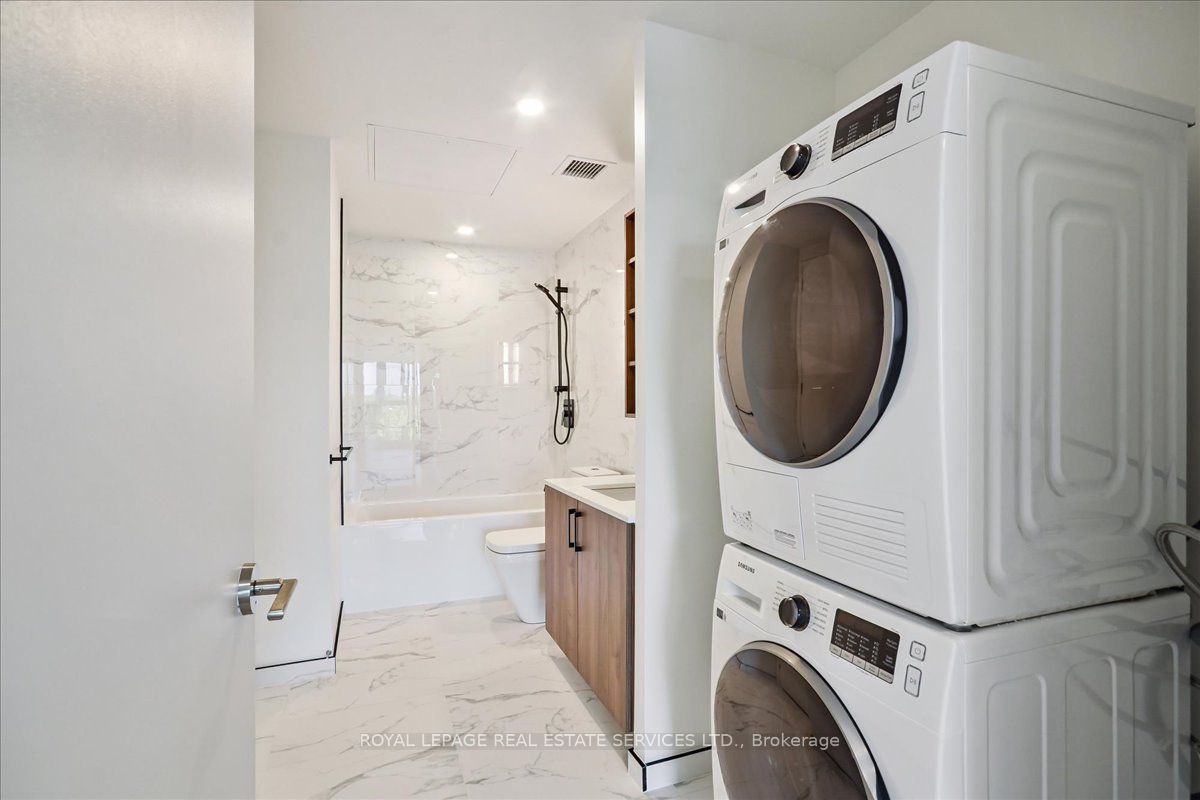 Toronto, ON M8Y 1L1, Canada, 2 Bedrooms Bedrooms, ,1 BathroomBathrooms,Residential,Active,215363