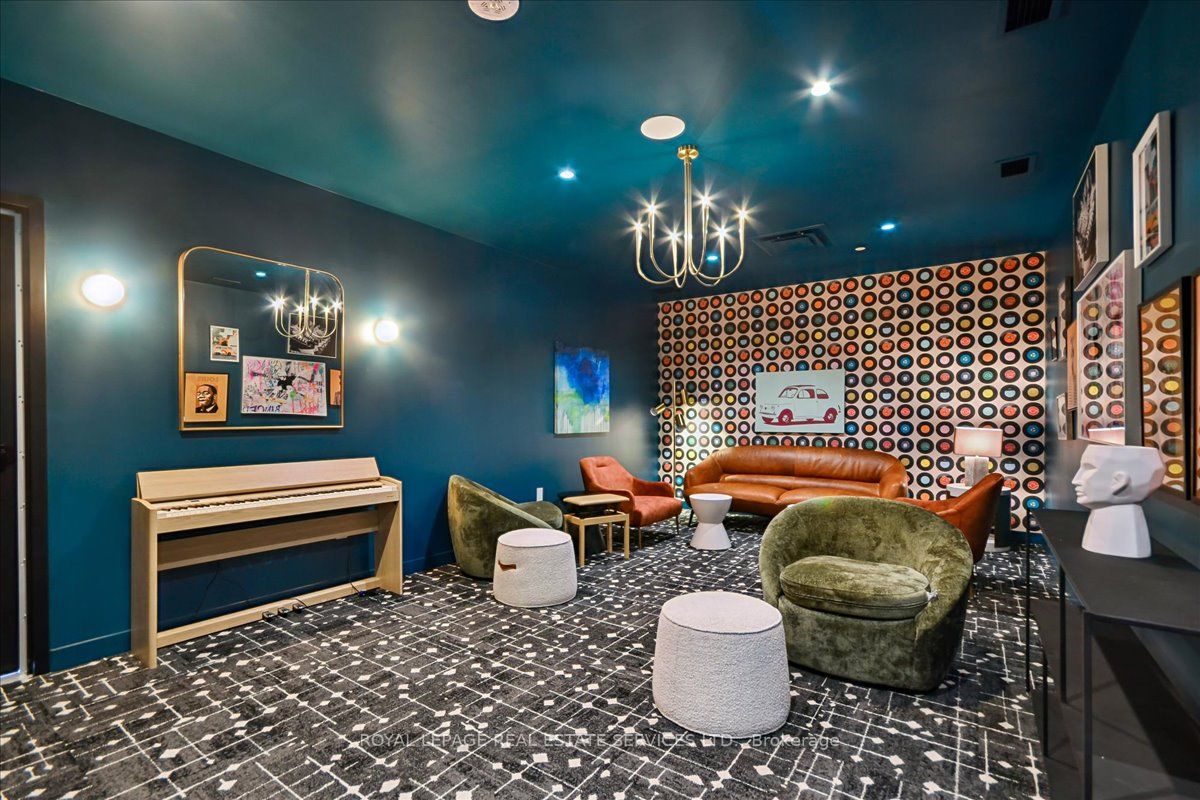 Toronto, ON M8Y 1L1, Canada, 2 Bedrooms Bedrooms, ,1 BathroomBathrooms,Residential,Active,215363