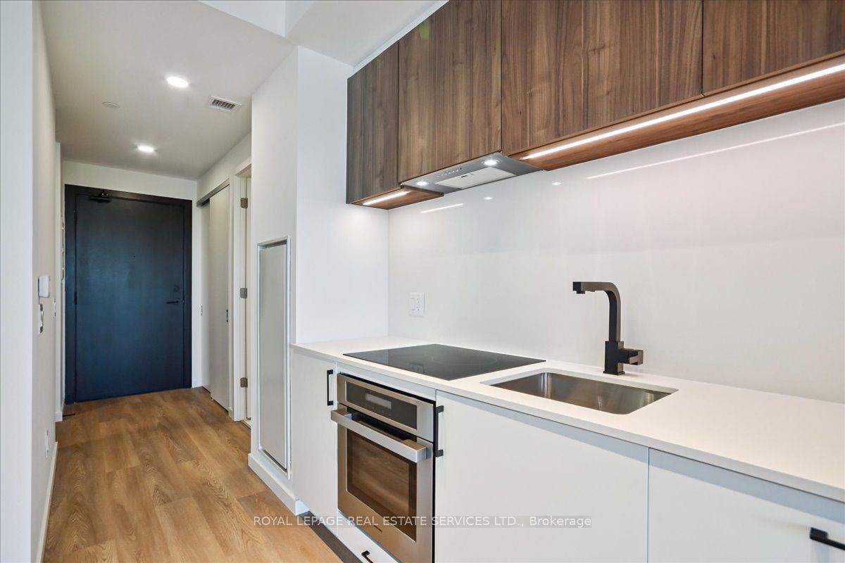 Toronto, ON M8Y 1L1, Canada, 2 Bedrooms Bedrooms, ,1 BathroomBathrooms,Residential,Active,215363