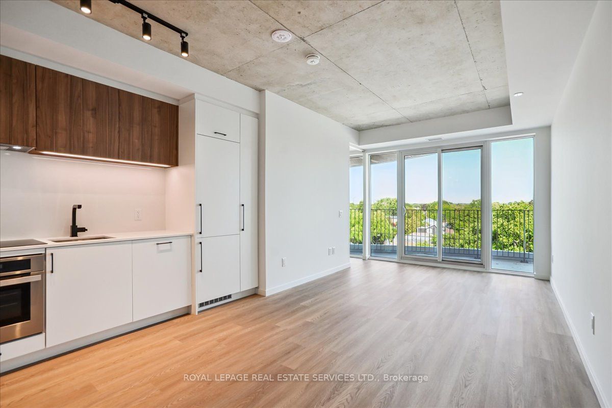 Toronto, ON M8Y 1L1, Canada, 2 Bedrooms Bedrooms, ,1 BathroomBathrooms,Residential,Active,215363