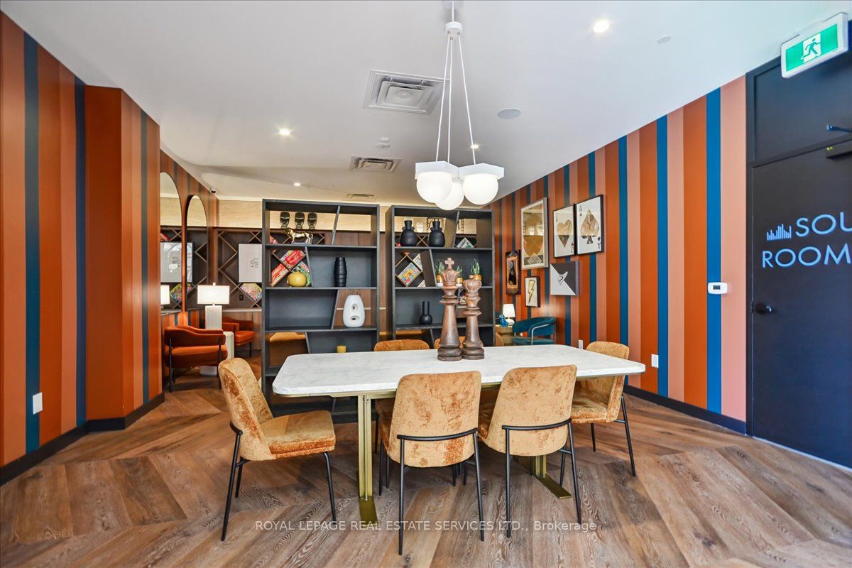 Toronto, ON M8Y 1L1, Canada, 2 Bedrooms Bedrooms, ,1 BathroomBathrooms,Residential,Active,215363