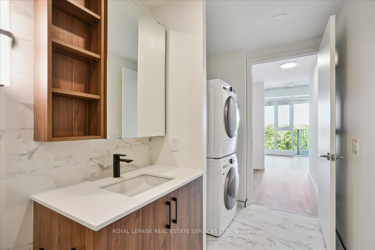 Toronto, ON M8Y 1L1, Canada, 2 Bedrooms Bedrooms, ,1 BathroomBathrooms,Residential,Active,215363