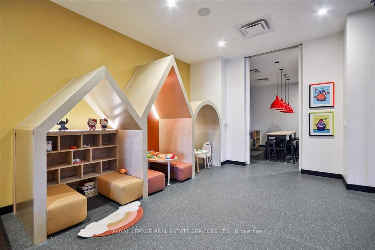 Toronto, ON M8Y 1L1, Canada, 2 Bedrooms Bedrooms, ,1 BathroomBathrooms,Residential,Active,215363