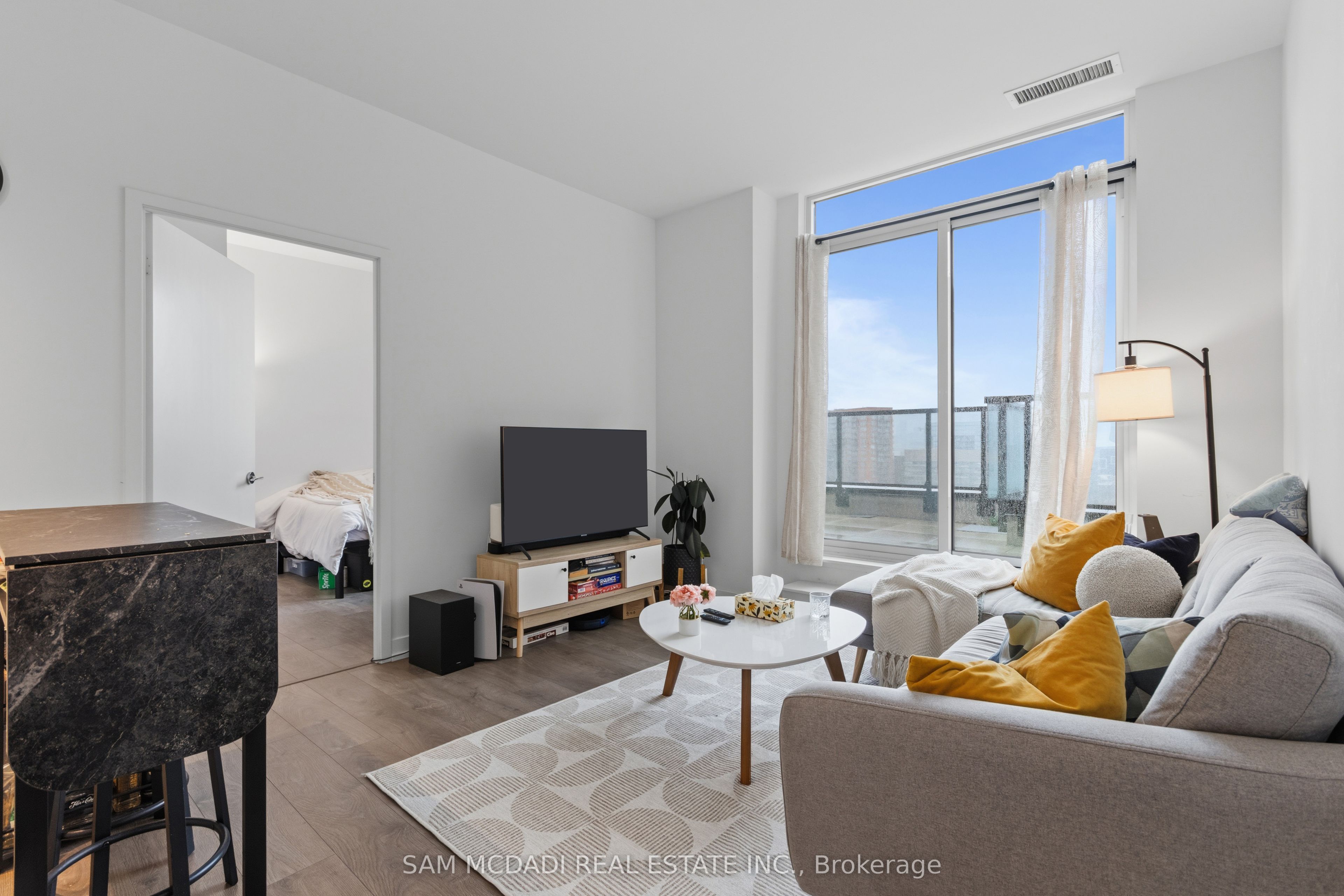 270 Dufferin Street PH01