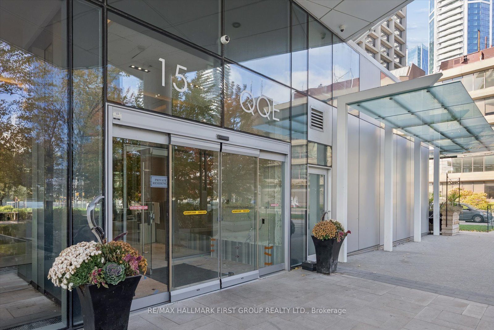 15 Queens Quay E 208