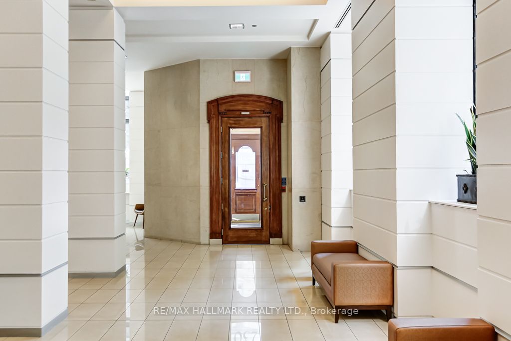 230 King Street E 911