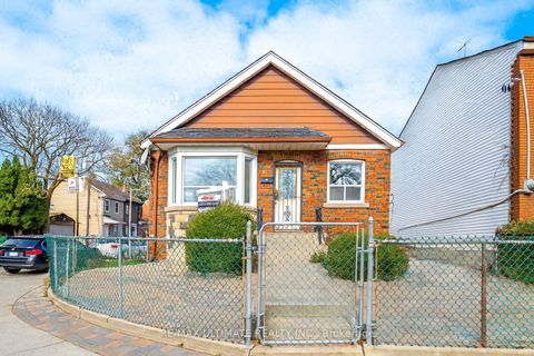 Photo of 42 Carr Street, Toronto, ON M5T 1B5 (MLS # C12681610)
