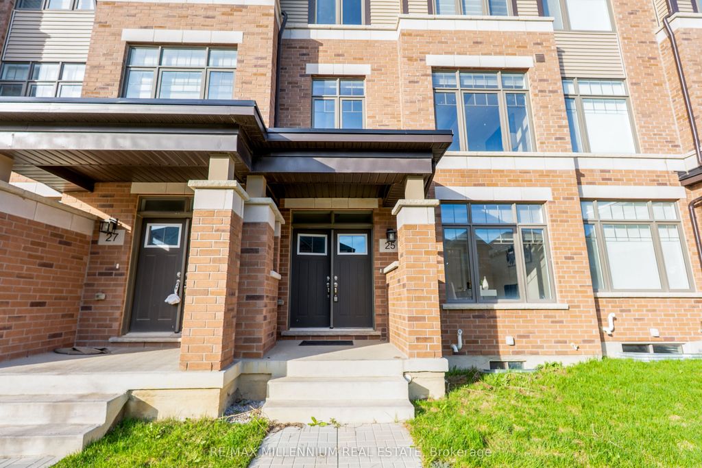 Photo of 25 Lipscott Drive, Caledon, ON L7C 4J7 (MLS # W13020666)