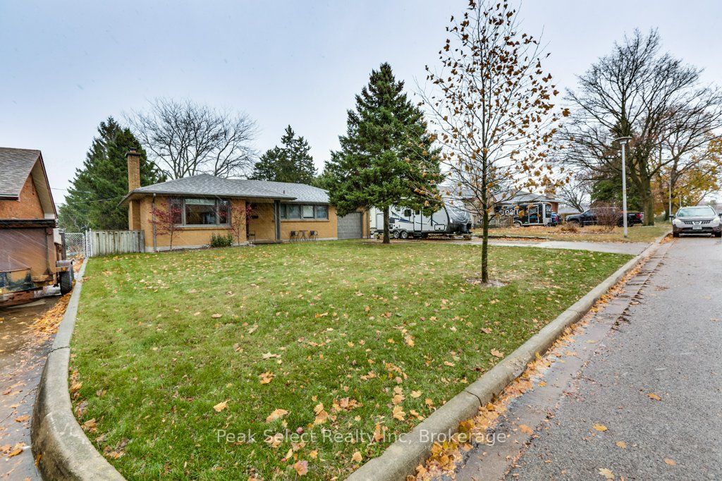 Photo of 204 Buckingham St Street, London South, ON N5Z 3V5 (MLS # X12550292)