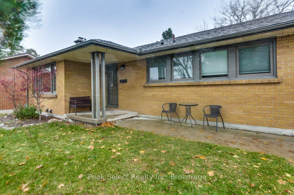 Photo of 204 Buckingham St Street, London South, ON N5Z 3V5 (MLS # X12550292)