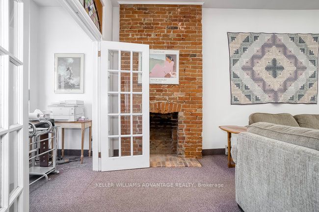 157 Gerrard Street E