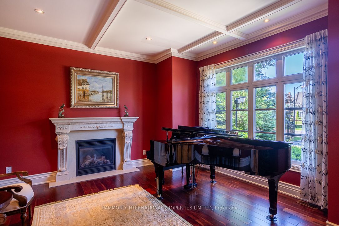 851 Woodland Acres Crescent