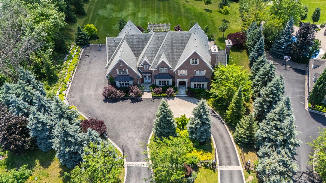 851 Woodland Acres Crescent