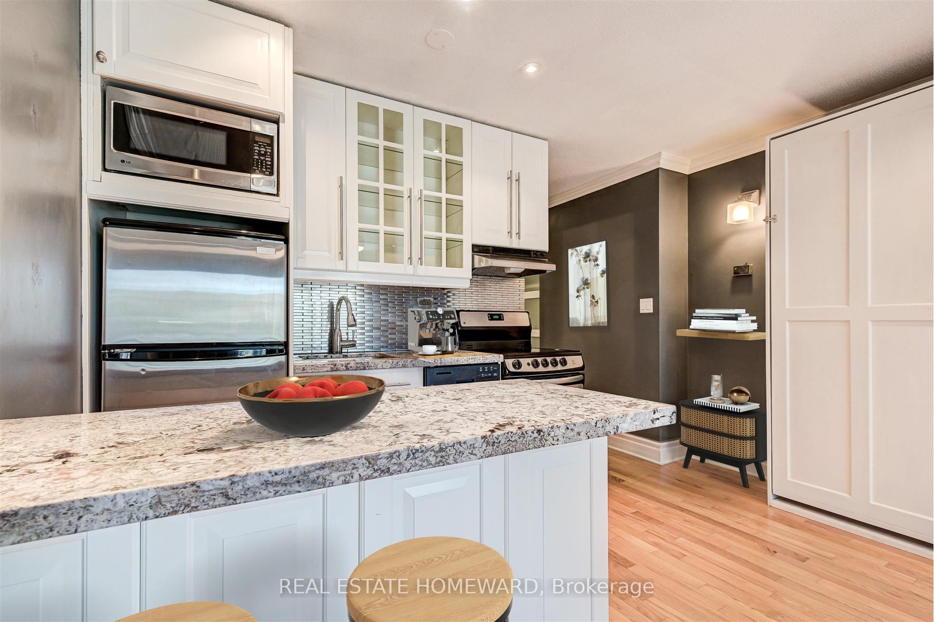 123 Woodbine Avenue 322