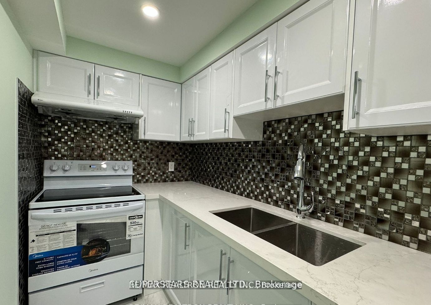 742 Hammersly Boulevard Bsmt
