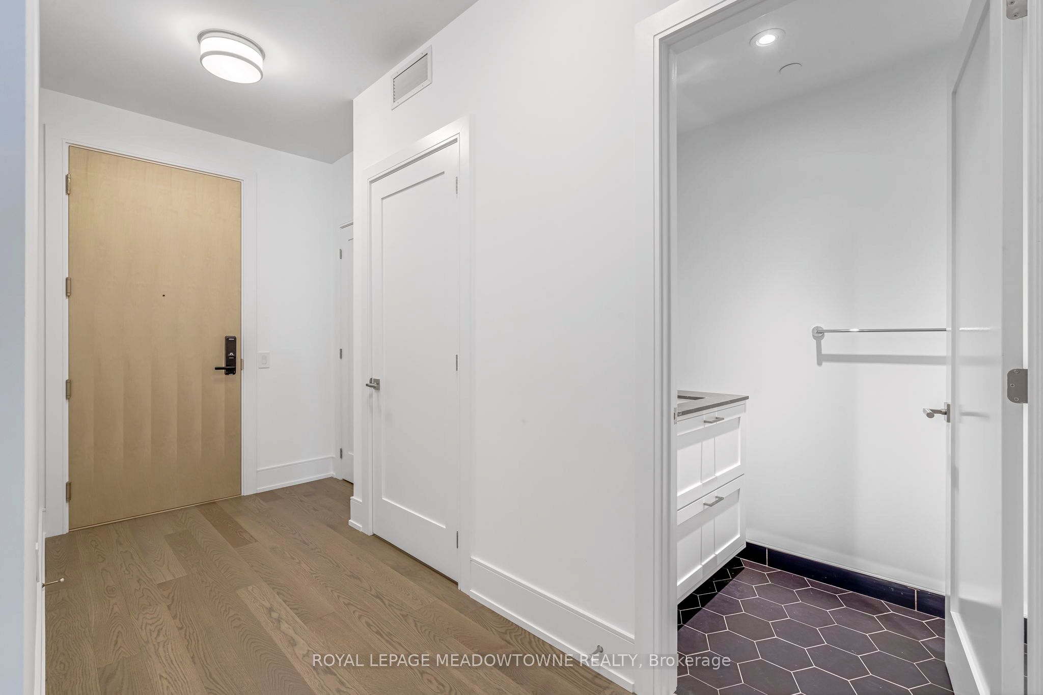 155 Merchants' Wharf N/A 826