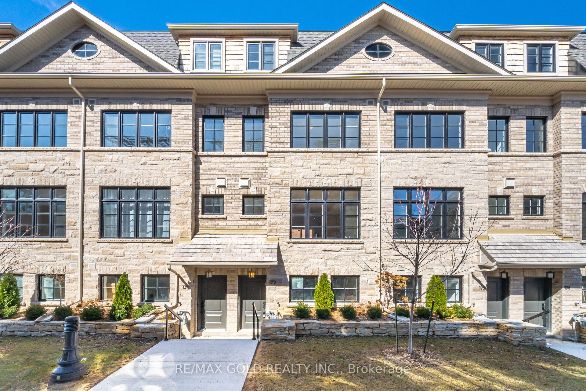 56 Lunar Crescent 172