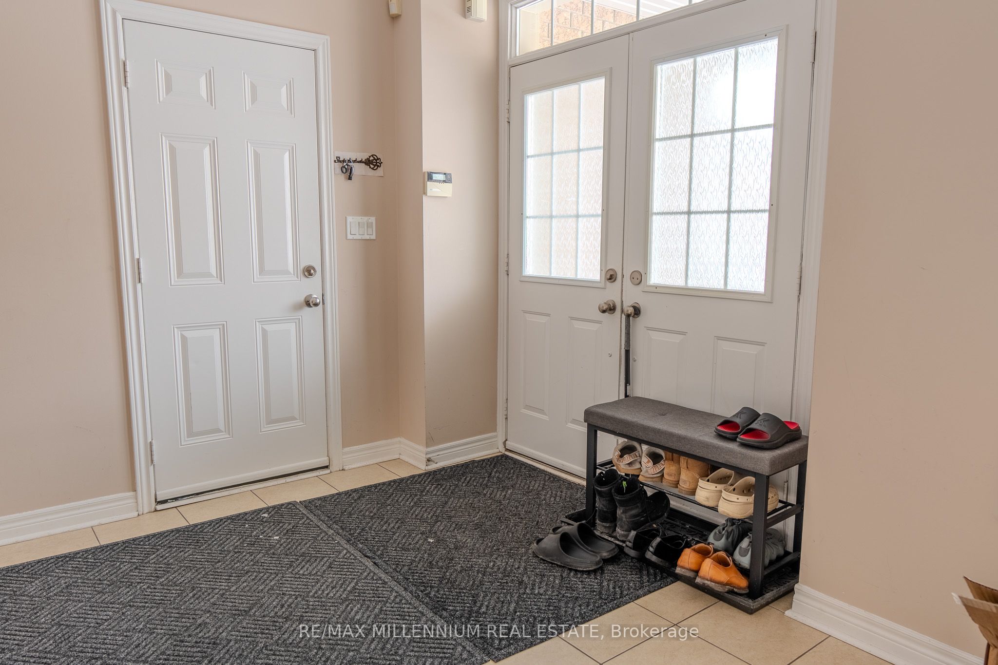 87 Warbler (Main & 2nd Floors) Avenue