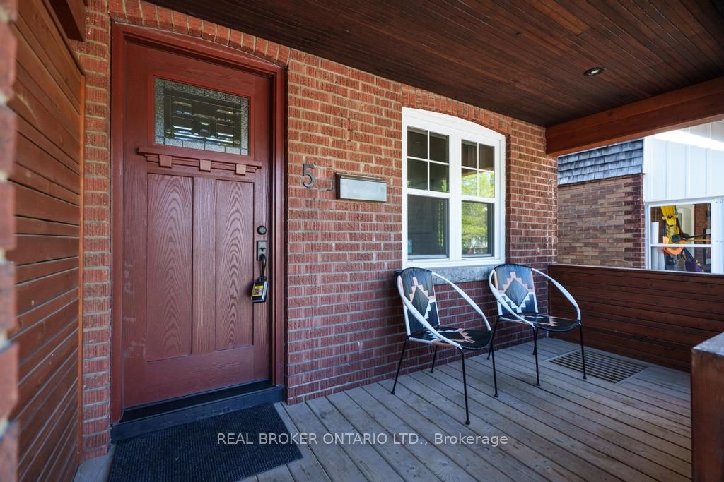 5 Heyworth Crescent S