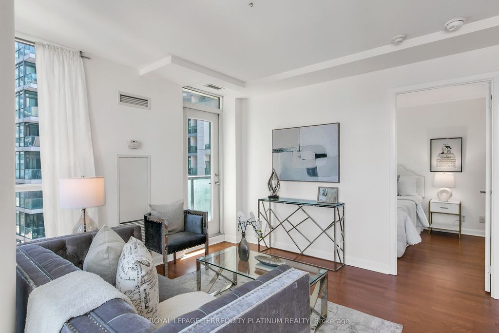 Photo of 600 Fleet Street #727, Toronto, ON M5V 1B7 (MLS # C13123438)