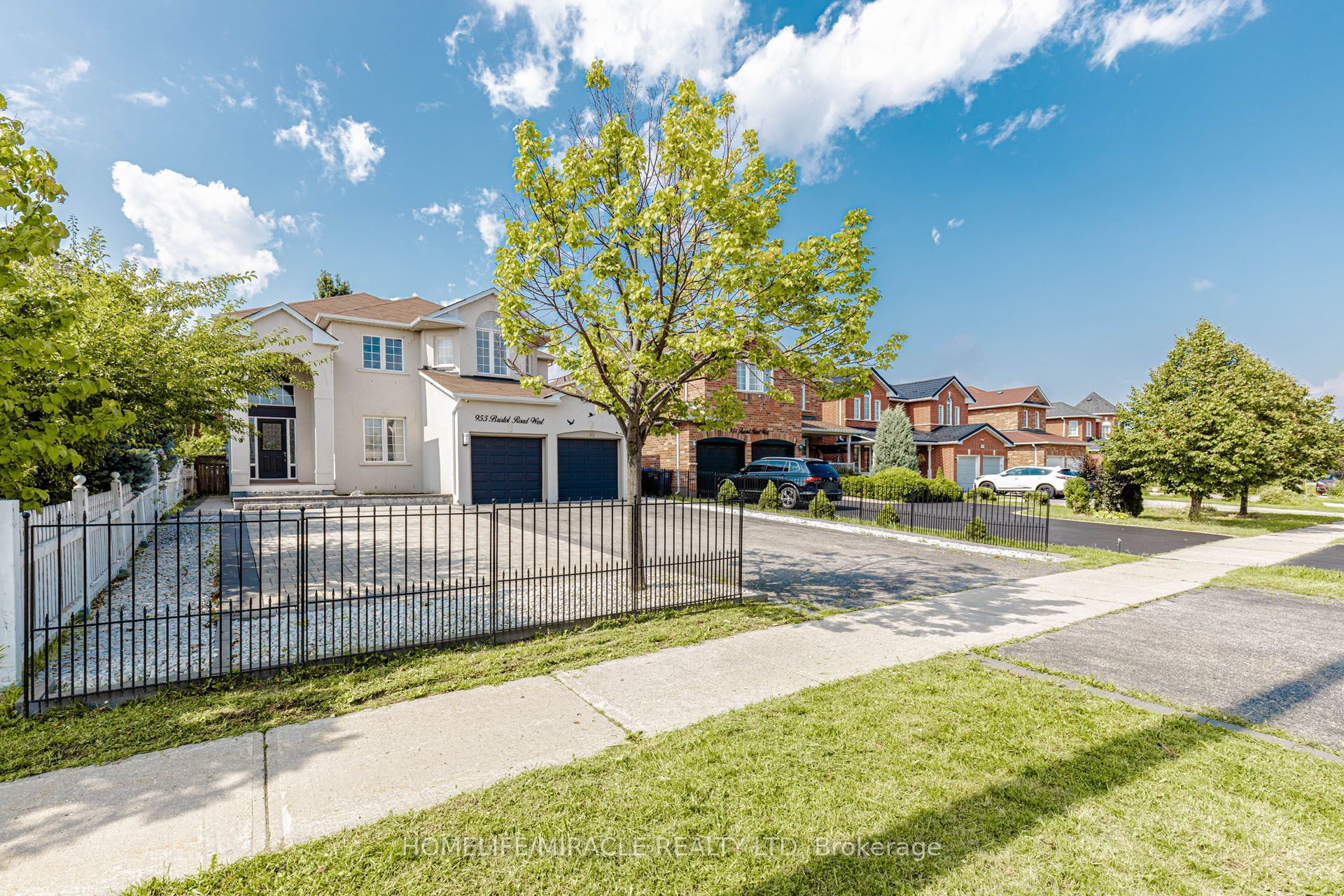955 Bristol Road W