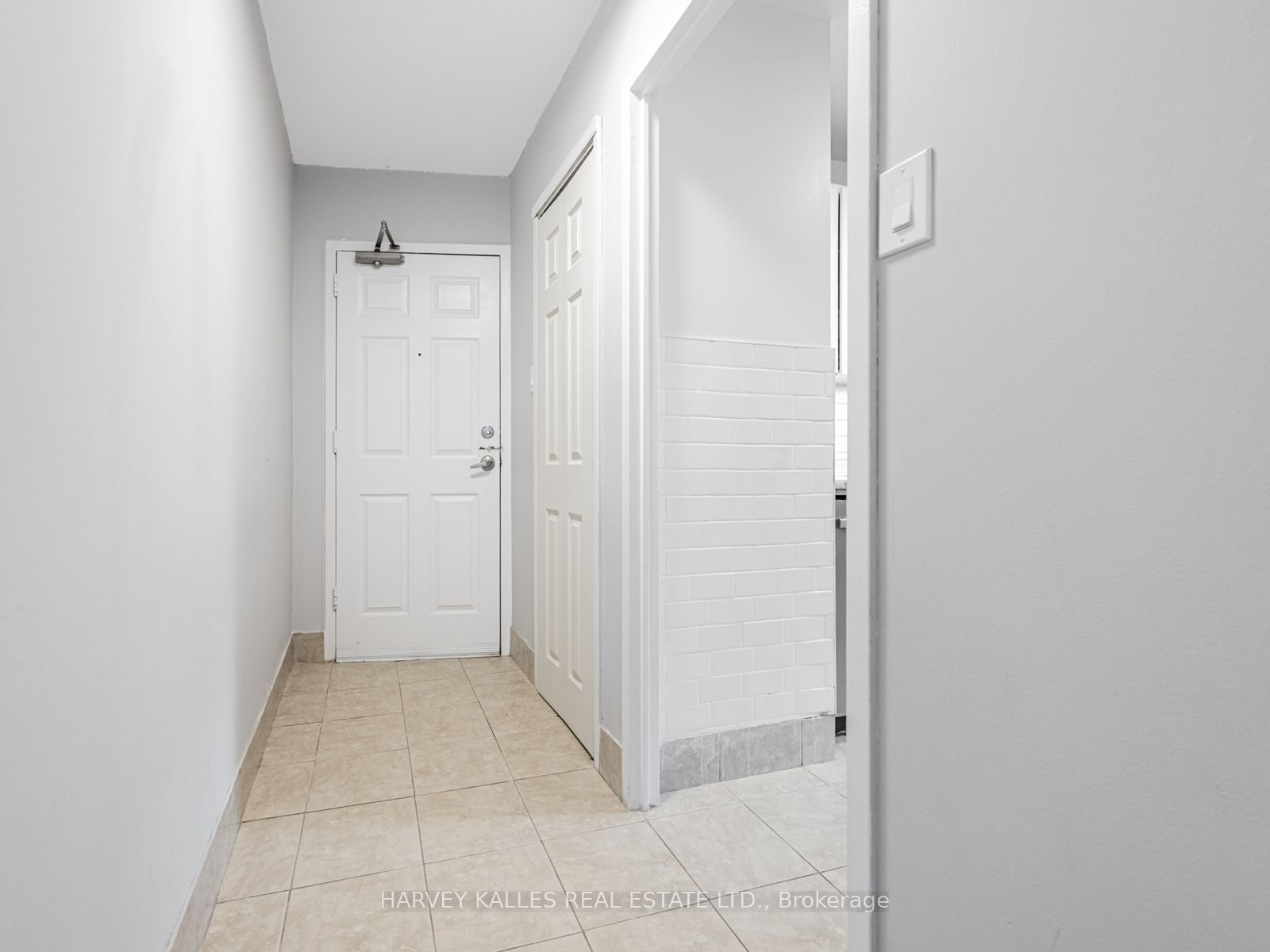 3065 Queen Frederica Drive 505