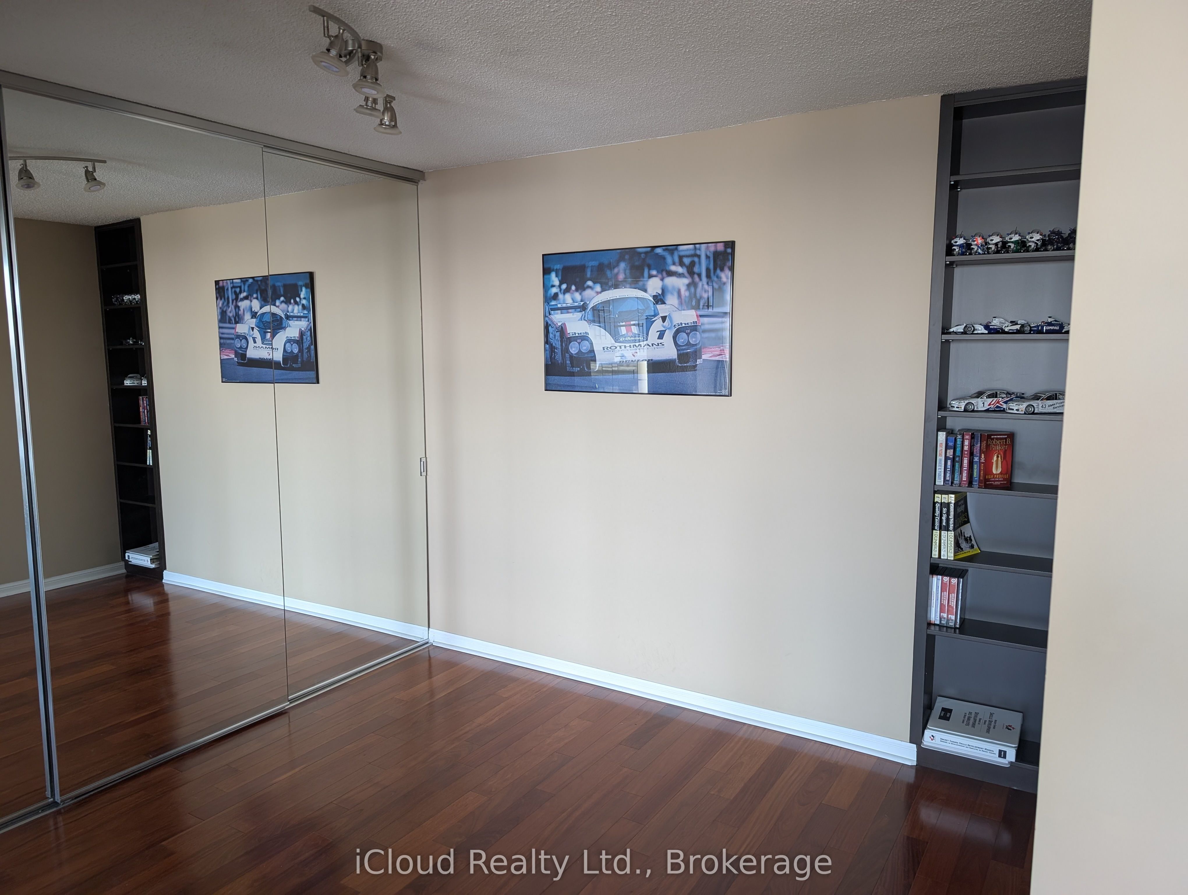 45 Kingsbridge Garden Circle 1003