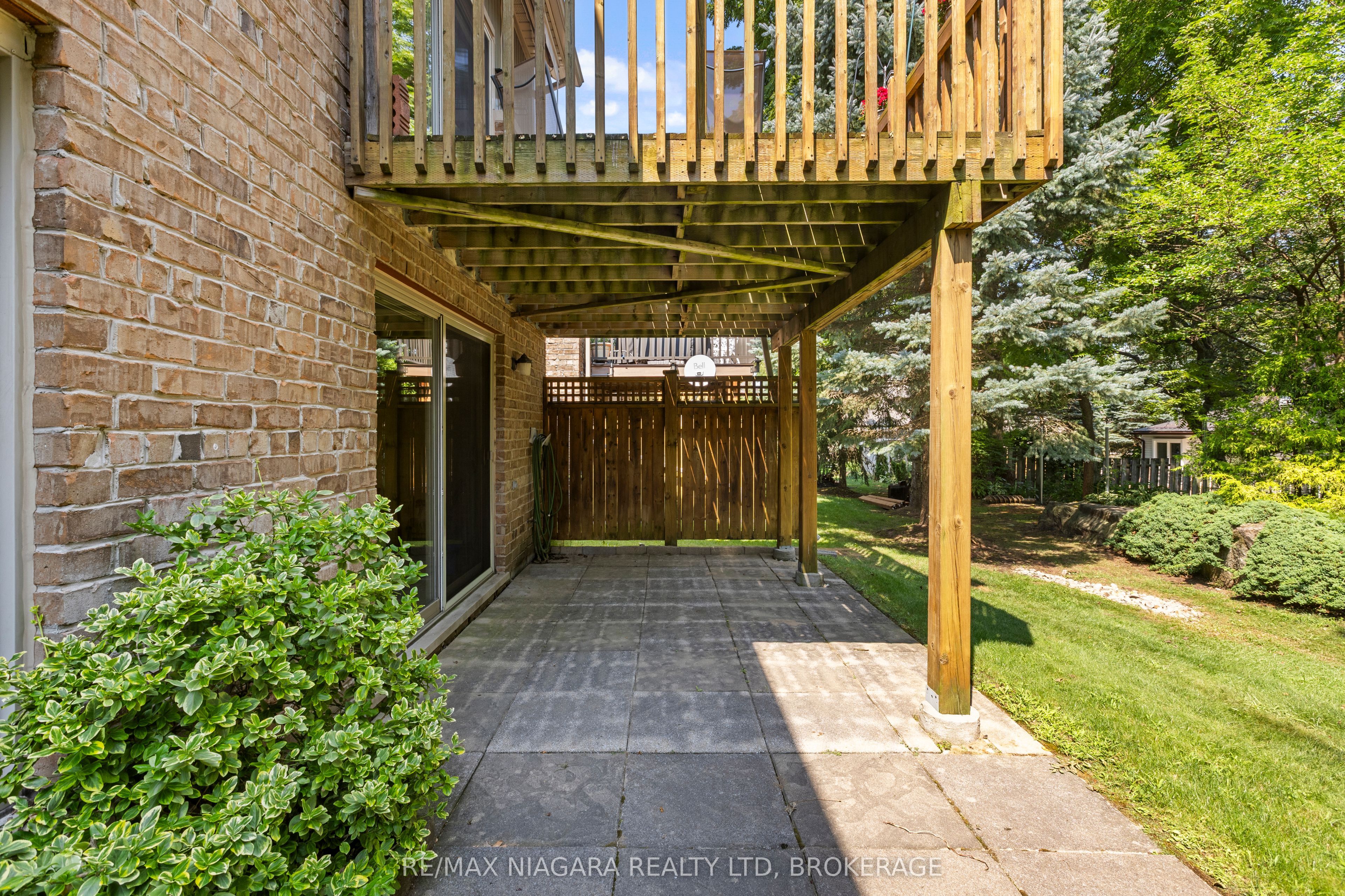 1398 Pelham Street 33