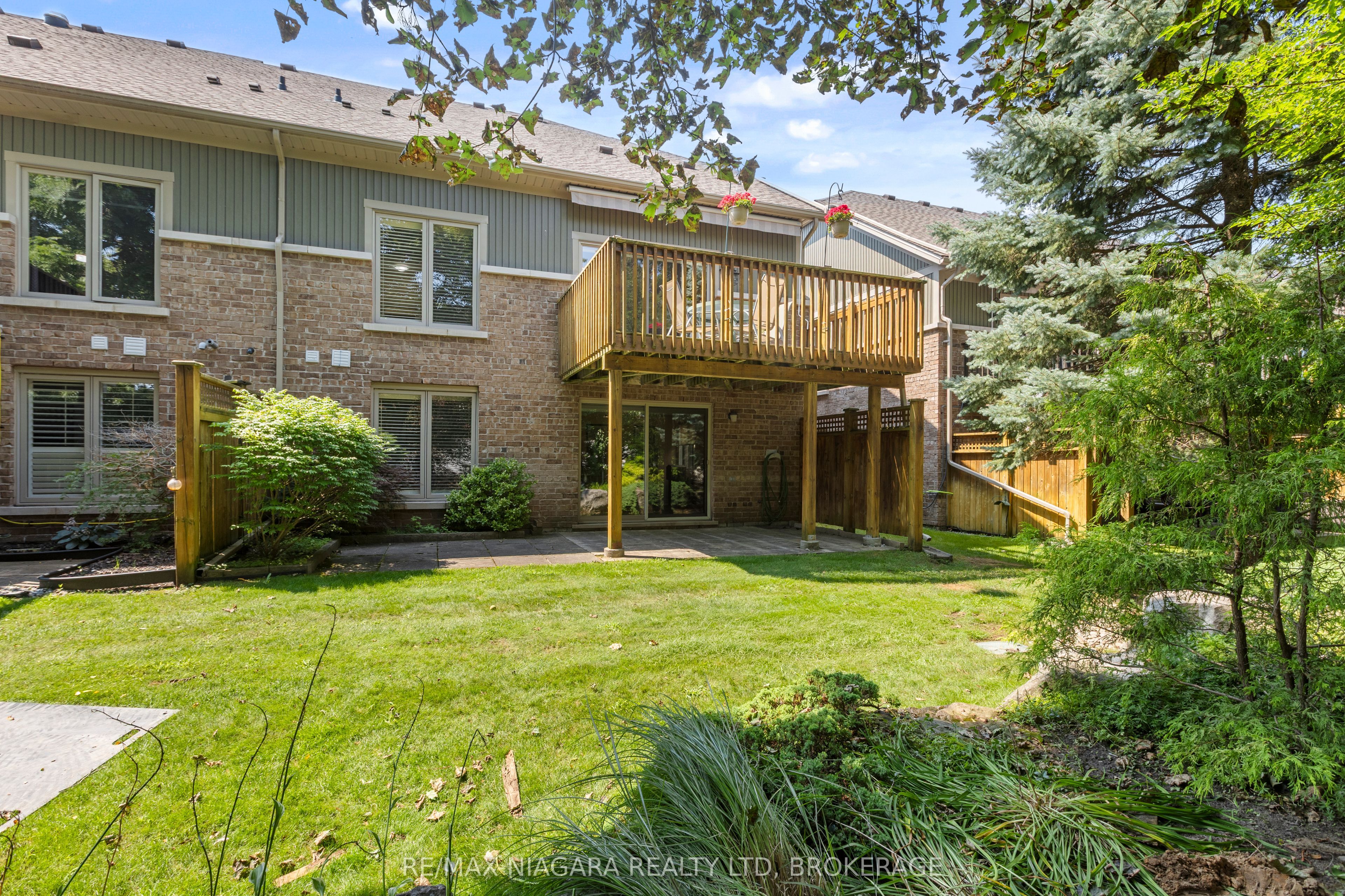 1398 Pelham Street 33