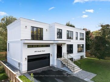 480 Scarsdale Crescent Oakville ON L6L 3W7