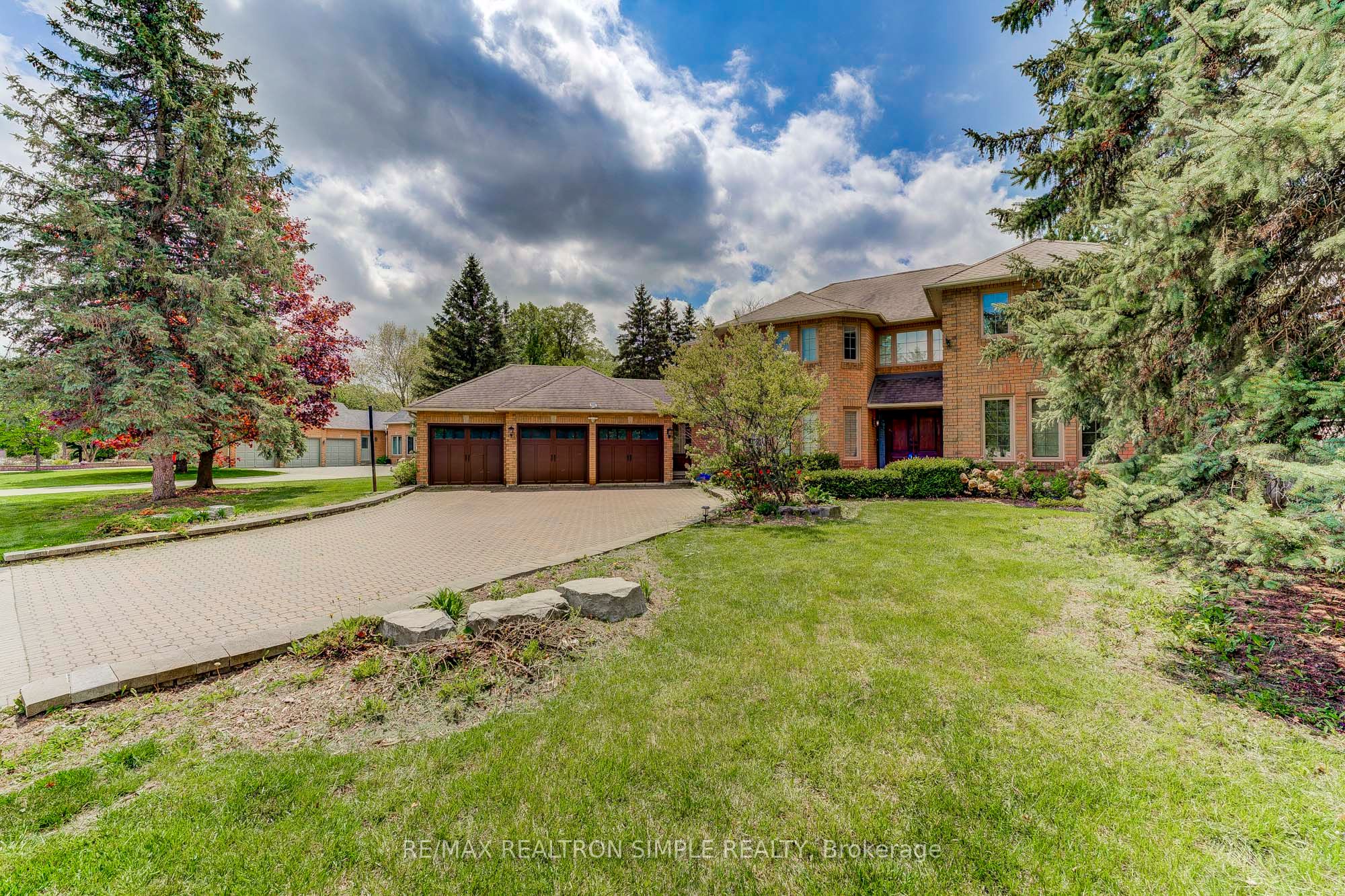 90 Treegrove Circle