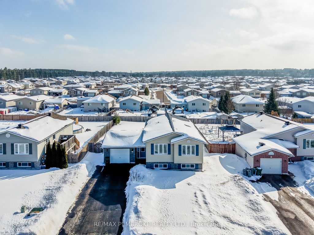 Photo of 18 Morning Star Street, Petawawa, ON K8H 0A1 (MLS # X12800540)