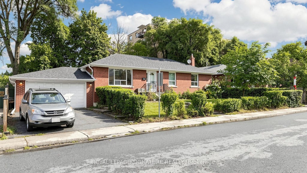 Photo of 256 Ferris Road, Toronto, ON M4B 1H6 (MLS # E13810224)