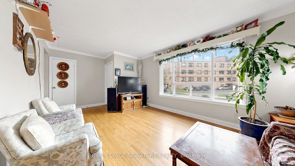 Photo of 256 Ferris Road, Toronto, ON M4B 1H6 (MLS # E13810224)