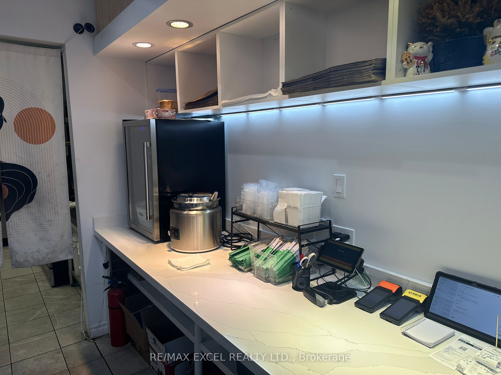 755B Dundas Street W